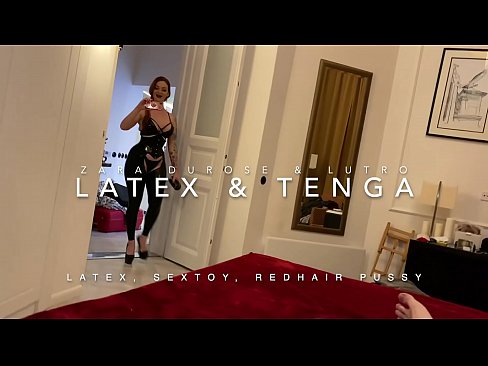 ❤️ Dada wa kambo mwenye kichwa chekundu akiwa amevalia vazi la latex alilobanwa na kaka wa kambo Ponografia tu ☑